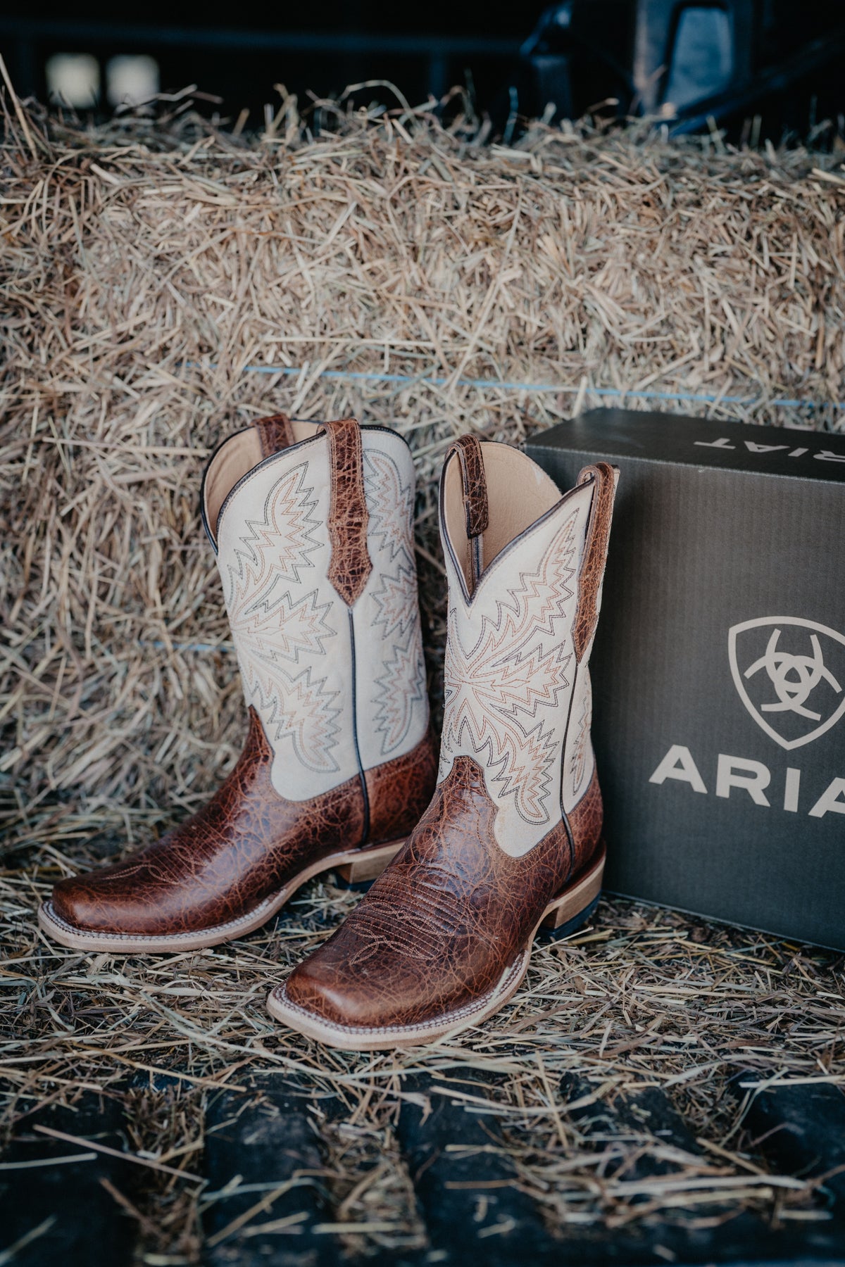 'South Fork' Men's Cutter Toe Adobe Clay/ Sandstone Cowboy Boot (8-13/ D & EE Widths)