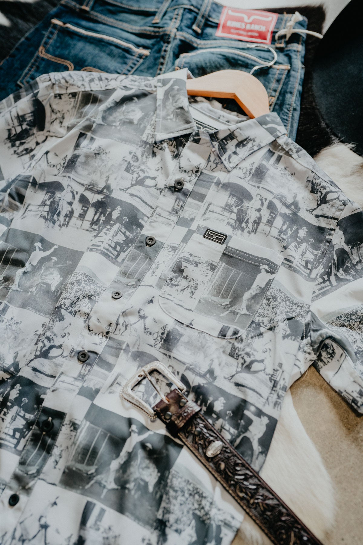 'Dunn' Men's Kimes Vintage Poster Black/White Short Sleeve Button Up (S - XXL)