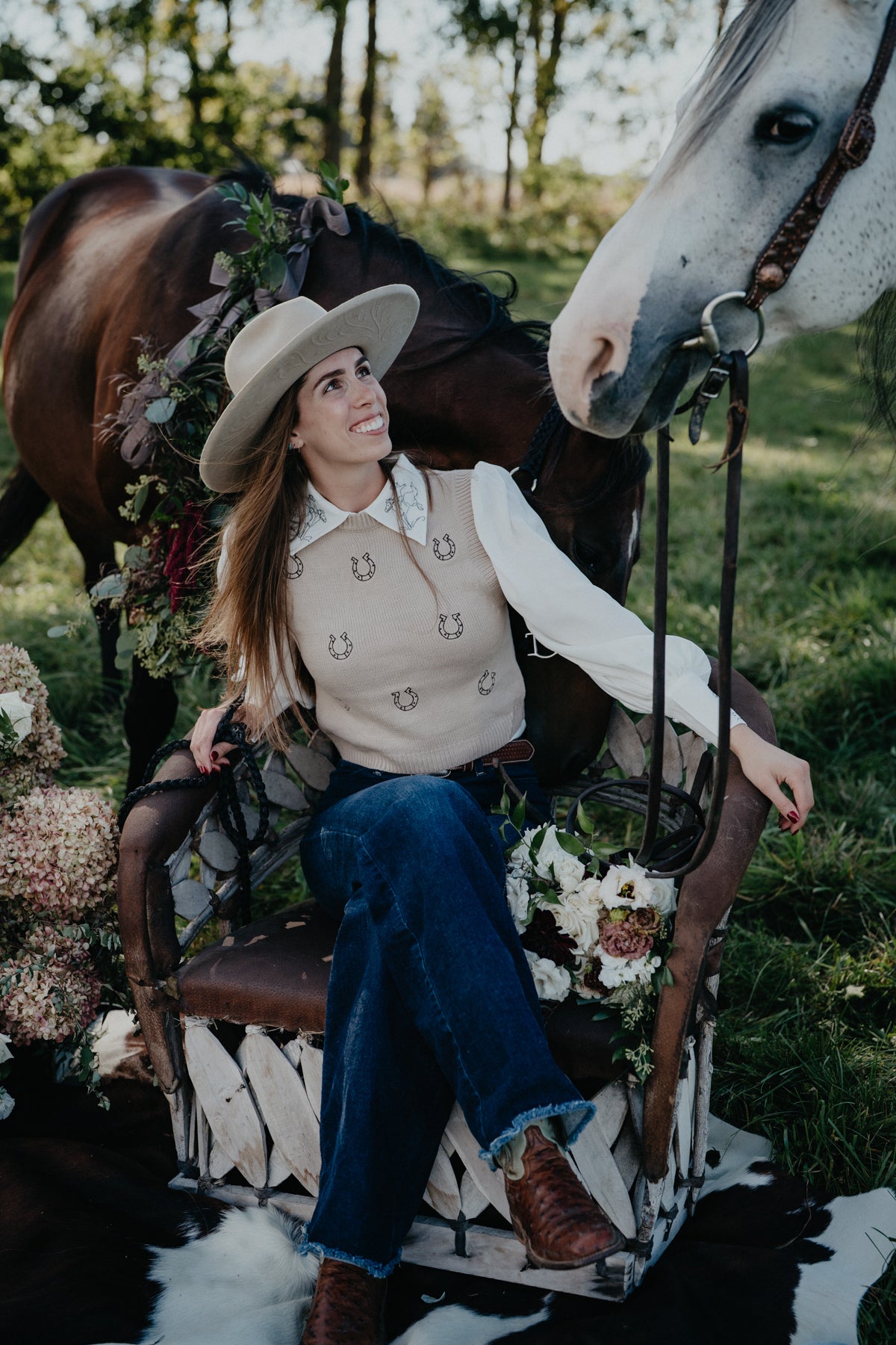 'Ivory' Women's White Horse Embroidered Collar Blouse