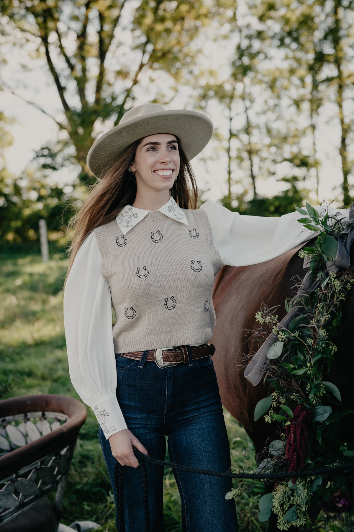 'Ivory' Women's White Horse Embroidered Collar Blouse