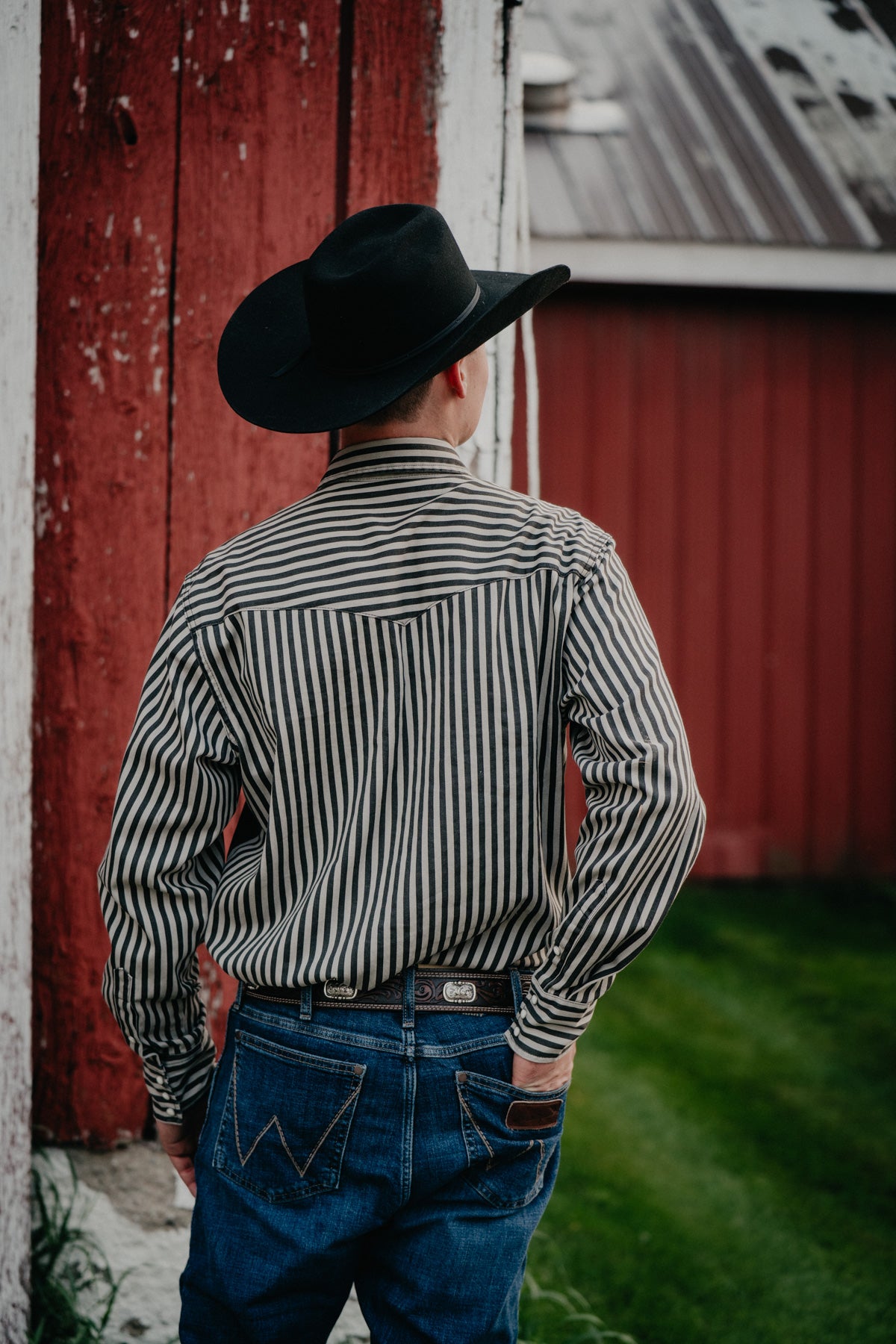 'Black Ridge' Men's Brown and Black Stripe Long Sleeve Brushpopper Pearl Snap by Wrangler (S-XXL)