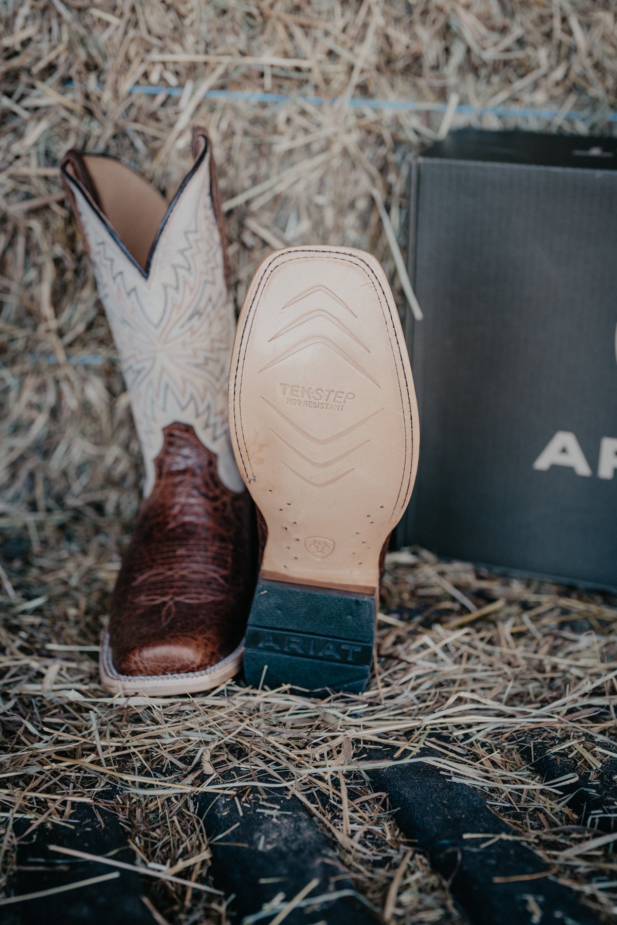 'South Fork' Men's Cutter Toe Adobe Clay/ Sandstone Cowboy Boot (8-13/ D & EE Widths)