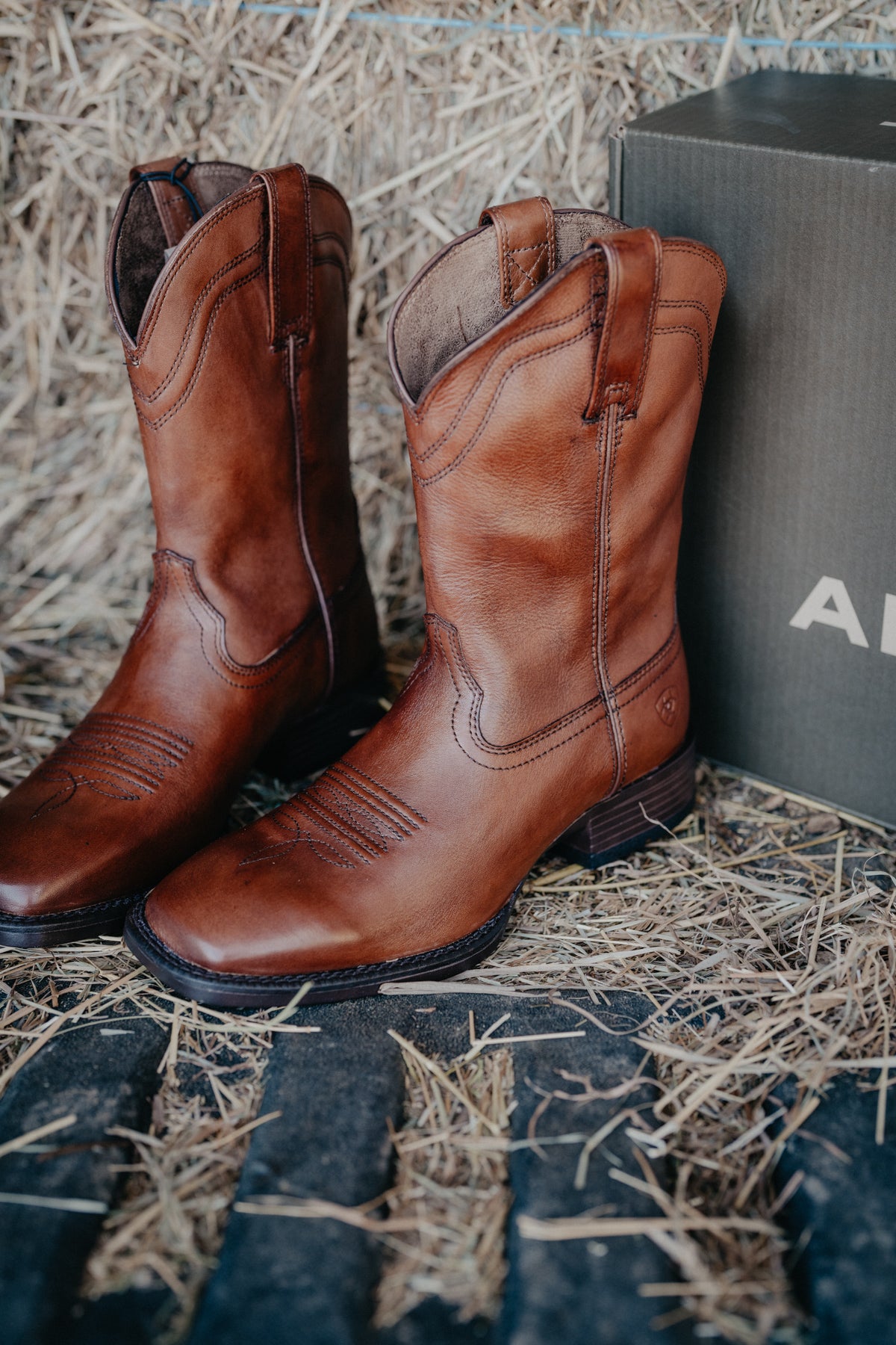 'Alden' Men's Wide Square Toe Western Boot (Sizes 8-12; D and EE width)