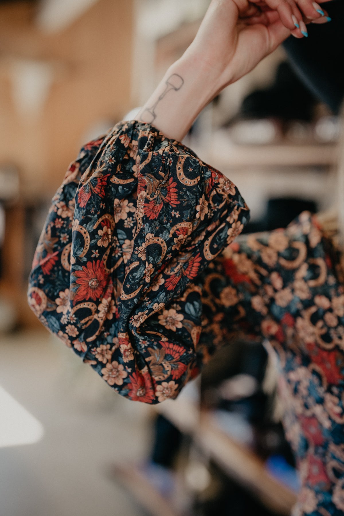 'Wrenley' Floral Horseshoe Front Twist Blouse (L-XXL)