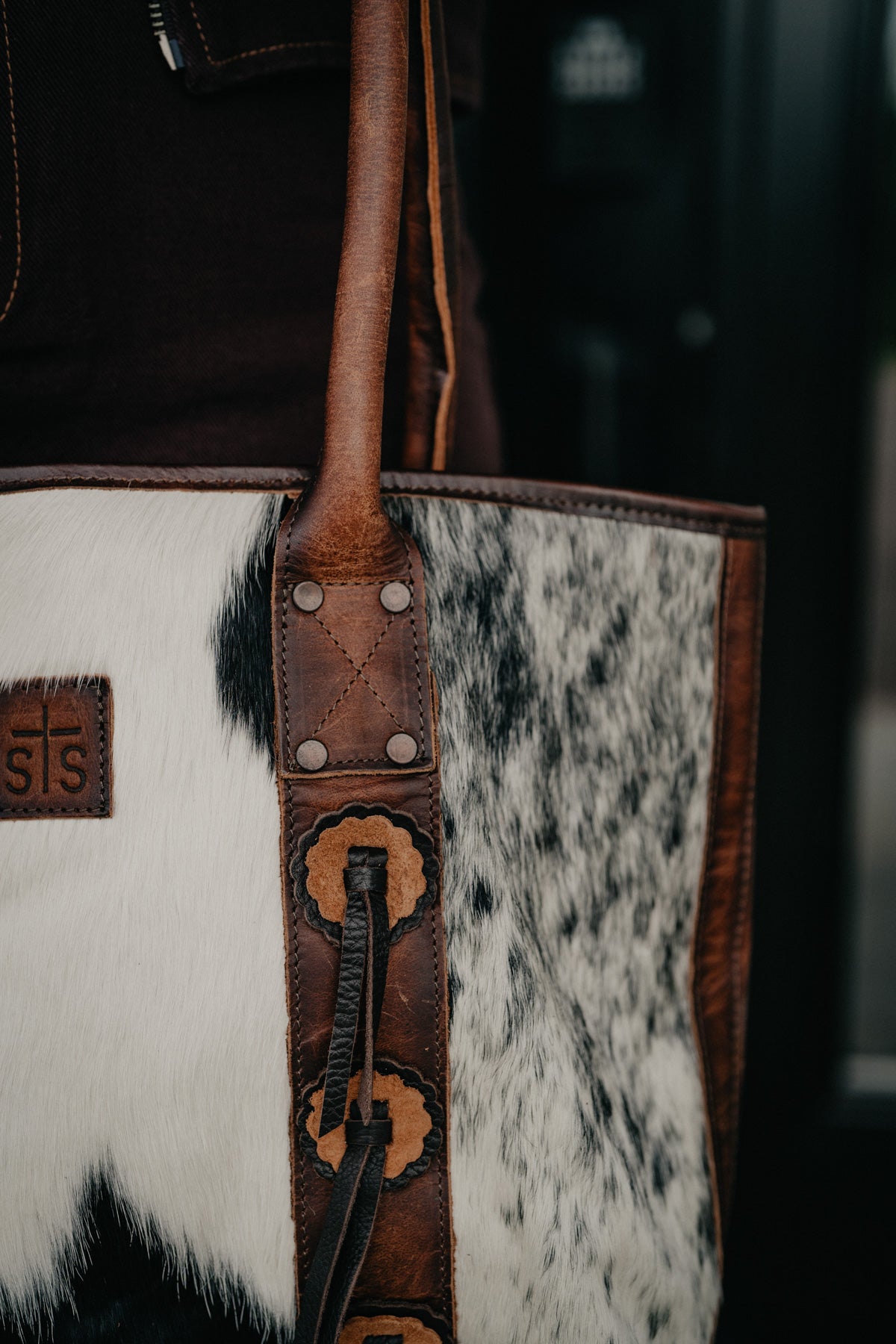 'Guadalupe' Cowhide Palomino Tote by STS Rancher
