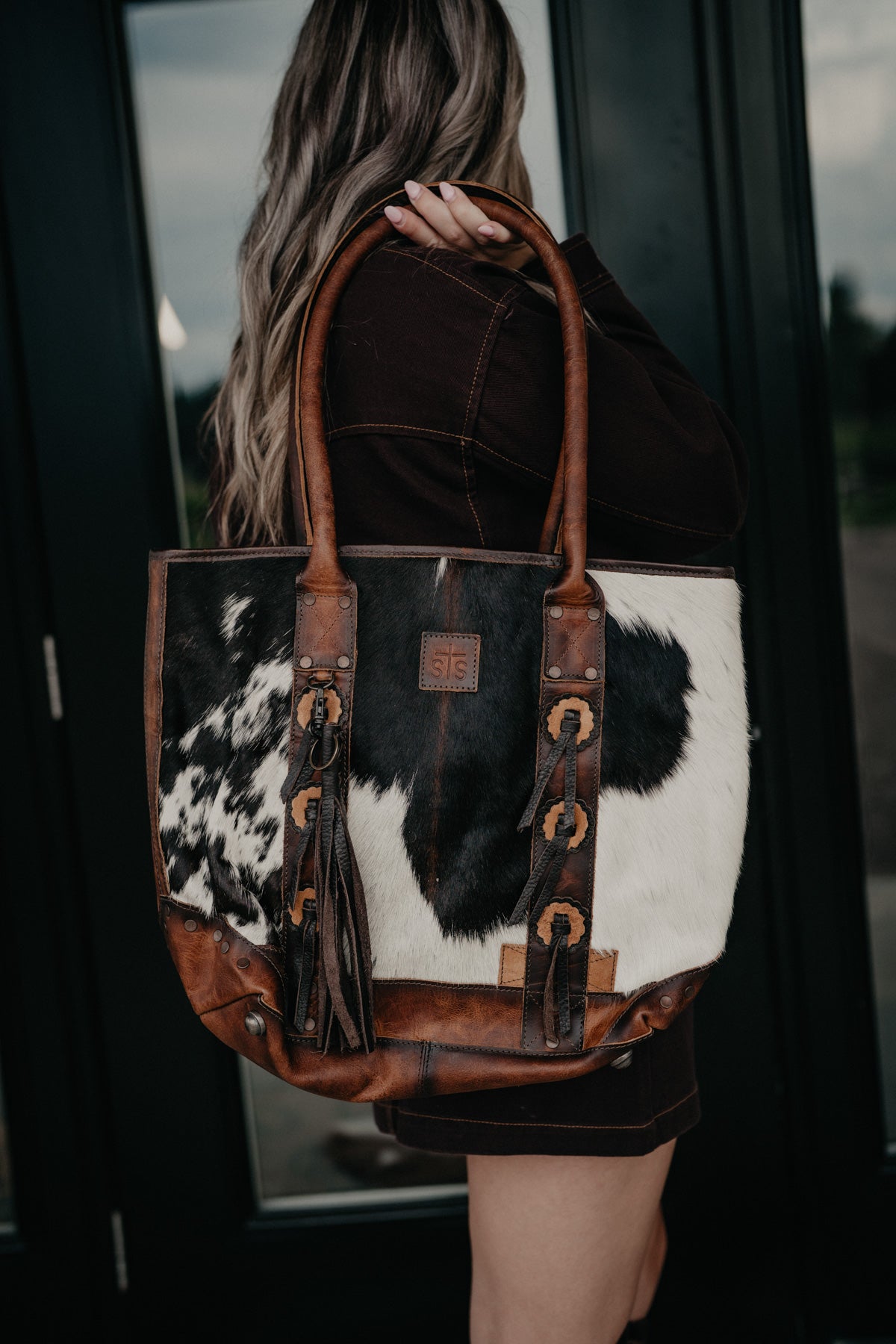 'Guadalupe' Cowhide Palomino Tote by STS Rancher