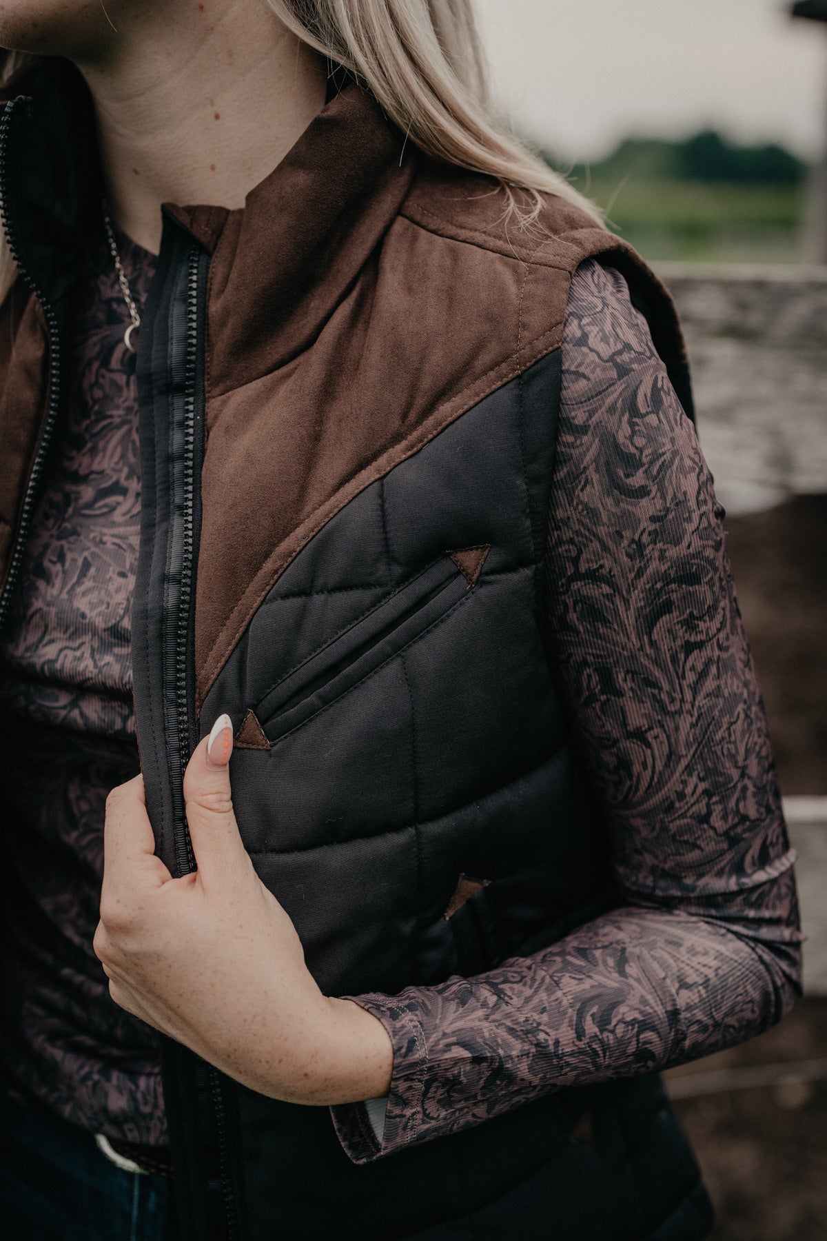 'Lenora' Women's Black and Chocolate Vest Kimes Ranch