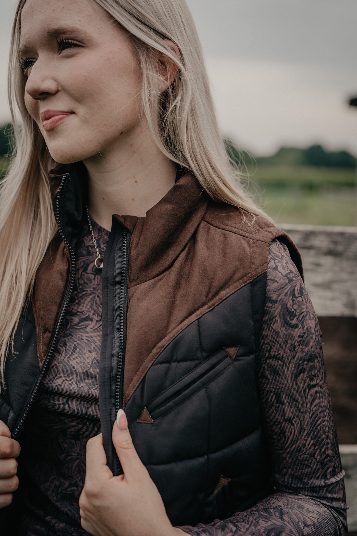 'Lenora' Women's Black and Chocolate Vest Kimes Ranch