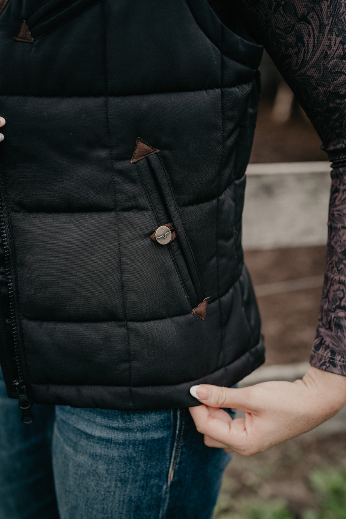 'Lenora' Women's Black and Chocolate Vest Kimes Ranch