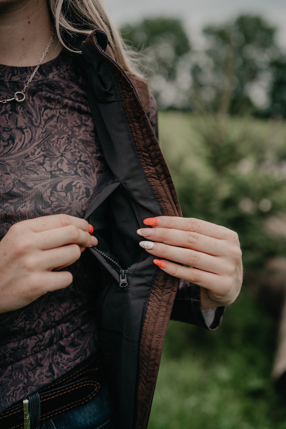 'Lenora' Women's Black and Chocolate Vest Kimes Ranch