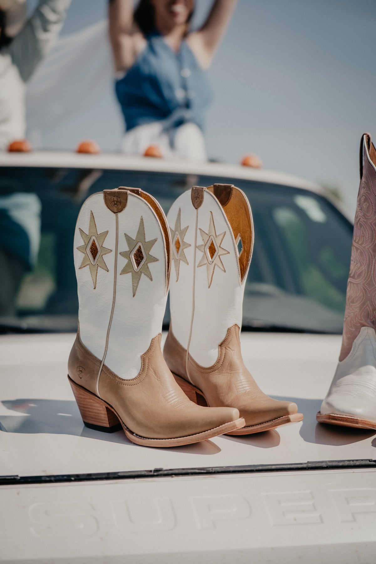 'Starlight' Ariat Women's Western Boot {Flaxen & Basic White}