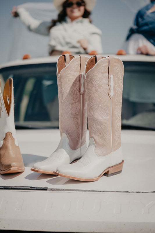 'Futurity Blanche' Women's Ivory Pearl and Pink Lavender (Sizes 6.5-10 B Width)