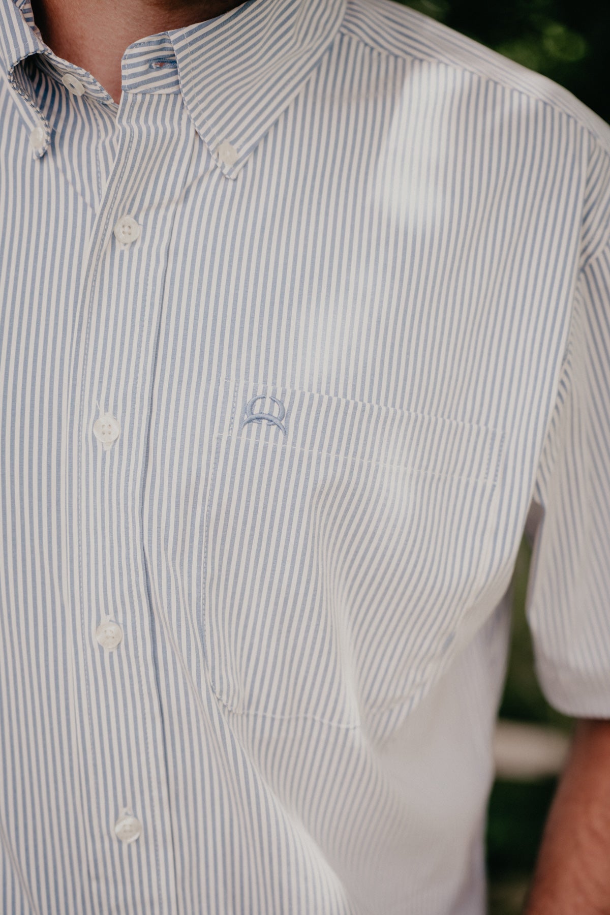 'Blake' Men's Short Sleeve Blue Printed ArenaFlex CINCH Button Down (XS-3XL)