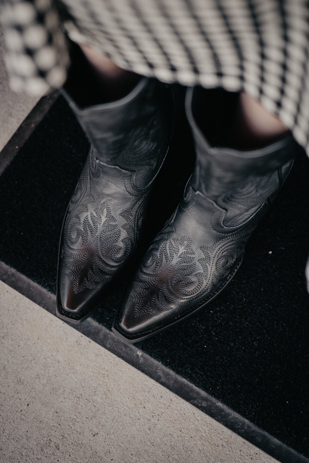 "Amora" Womens X-Toe Cowboy Boots by Ariat - Obsidian (Sizes 6 - 10)