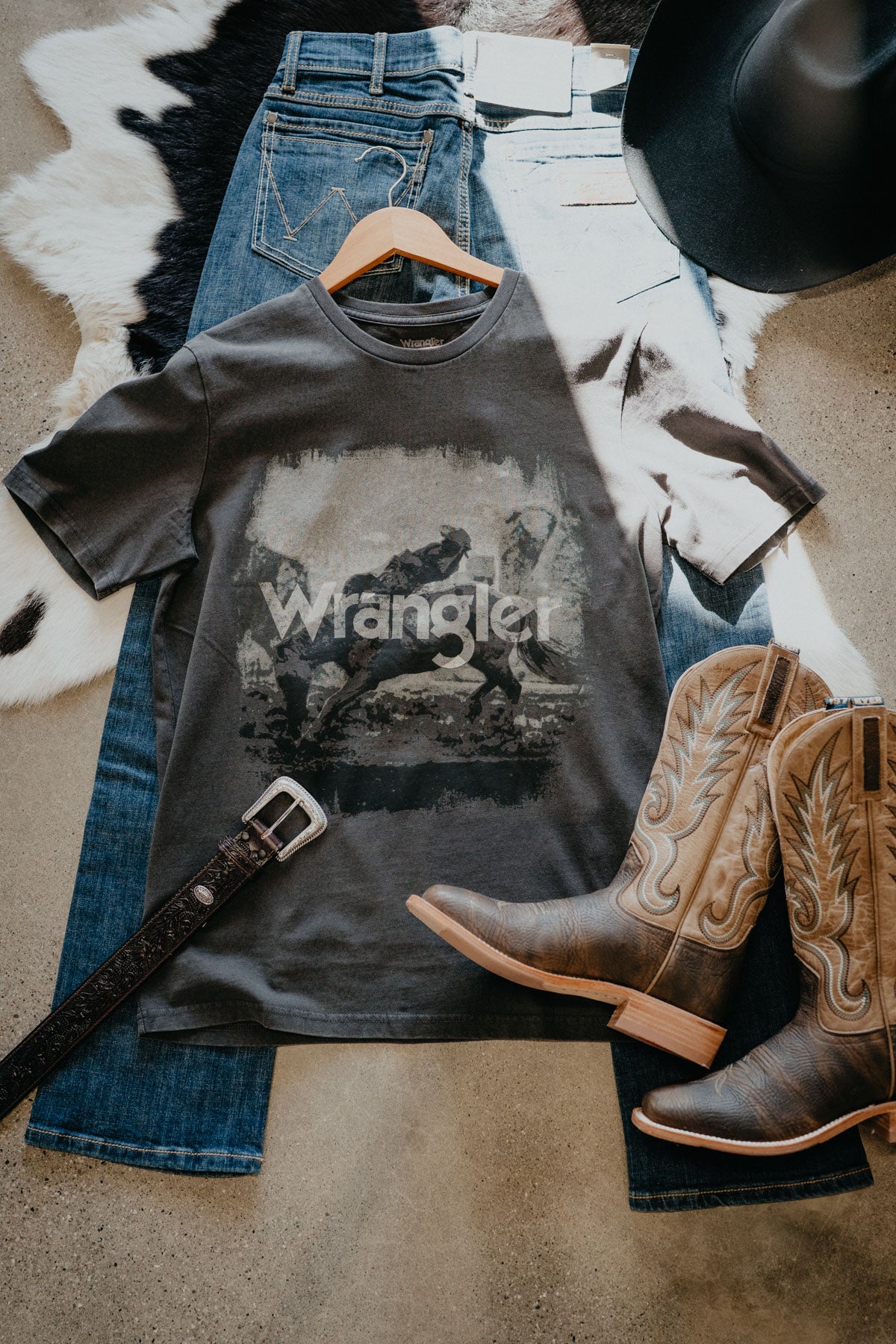 'Phantom Bronc Horse' Wrangler Men's Charcoal Graphic T (S-XXL)
