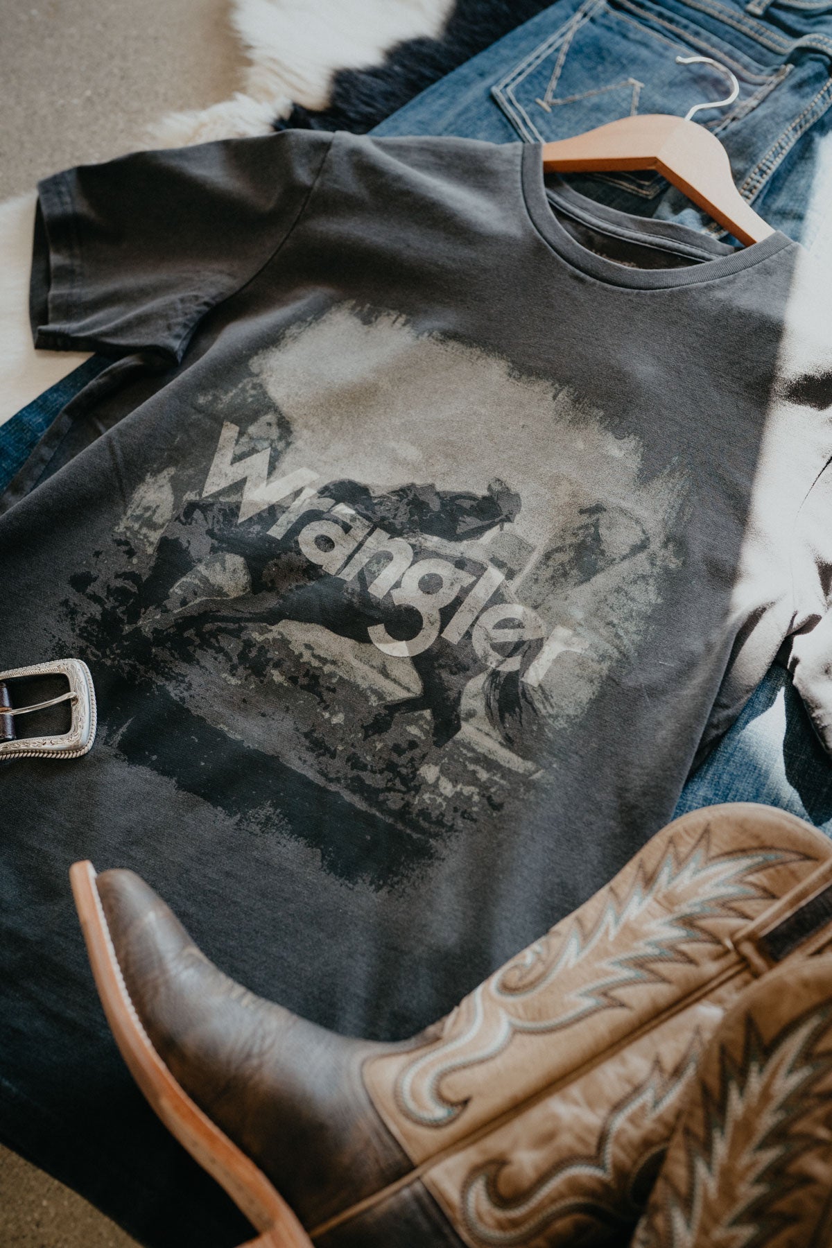 'Phantom Bronc Horse' Wrangler Men's Charcoal Graphic T (S-XXL)