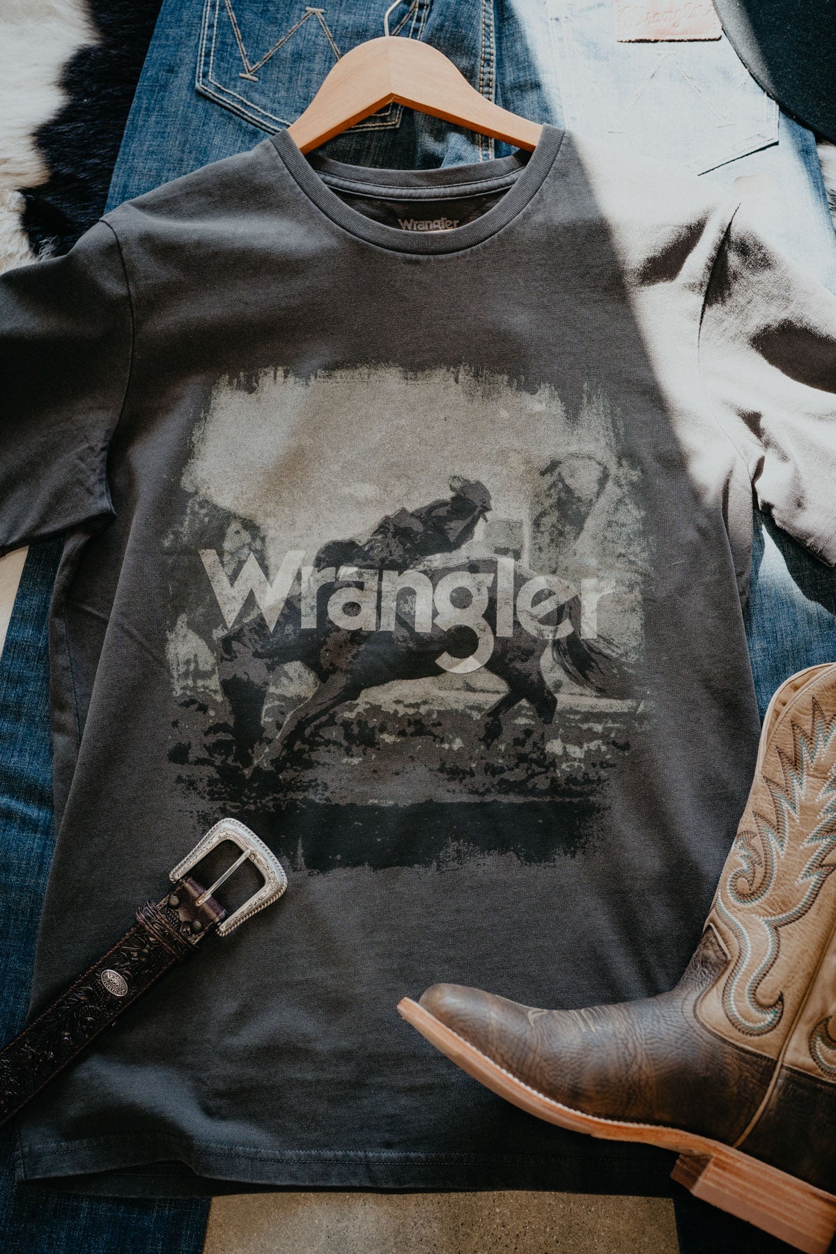 'Phantom Bronc Horse' Wrangler Men's Charcoal Graphic T (S-XXL)