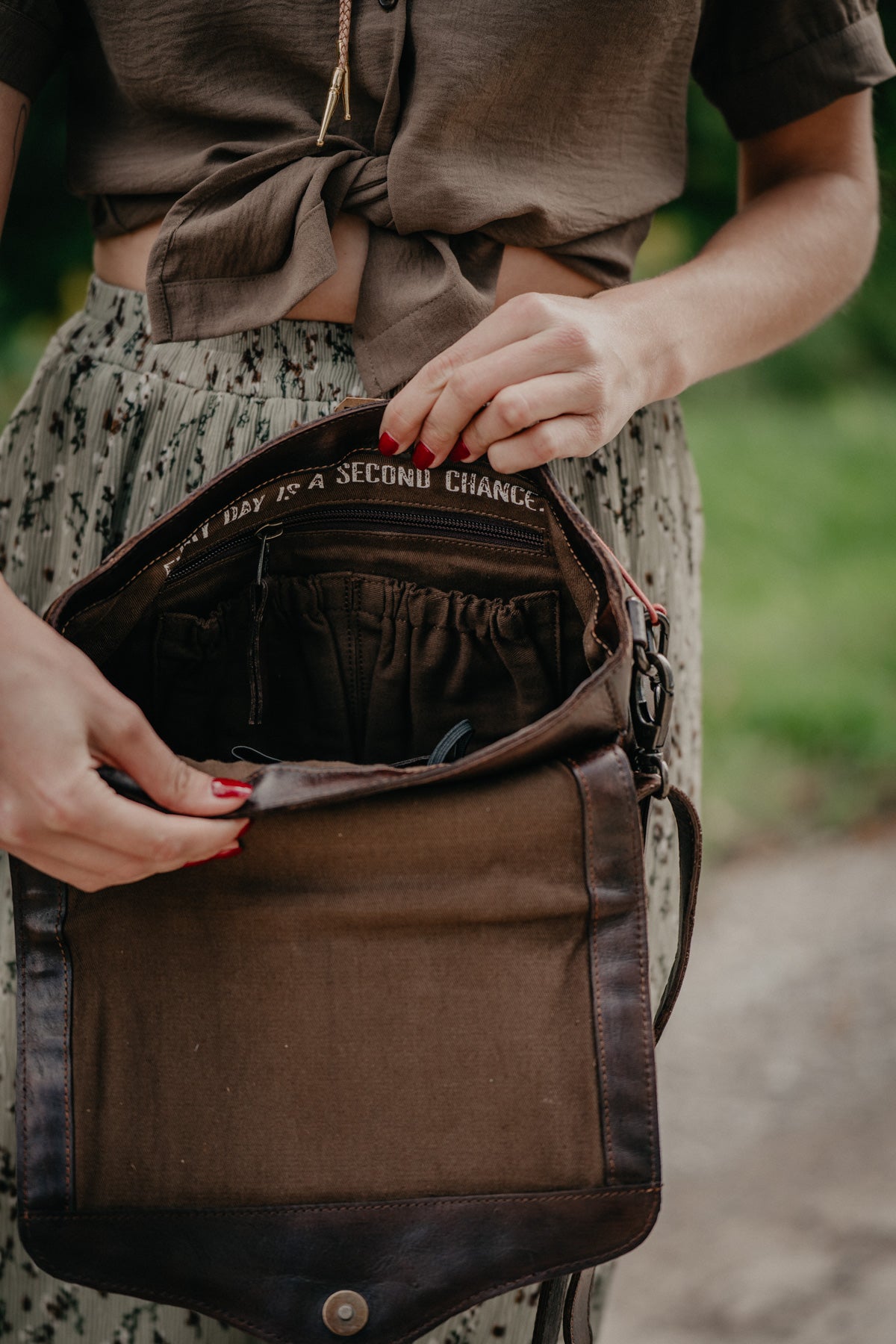 'Bandera' Chocolate Dakota Crossbody