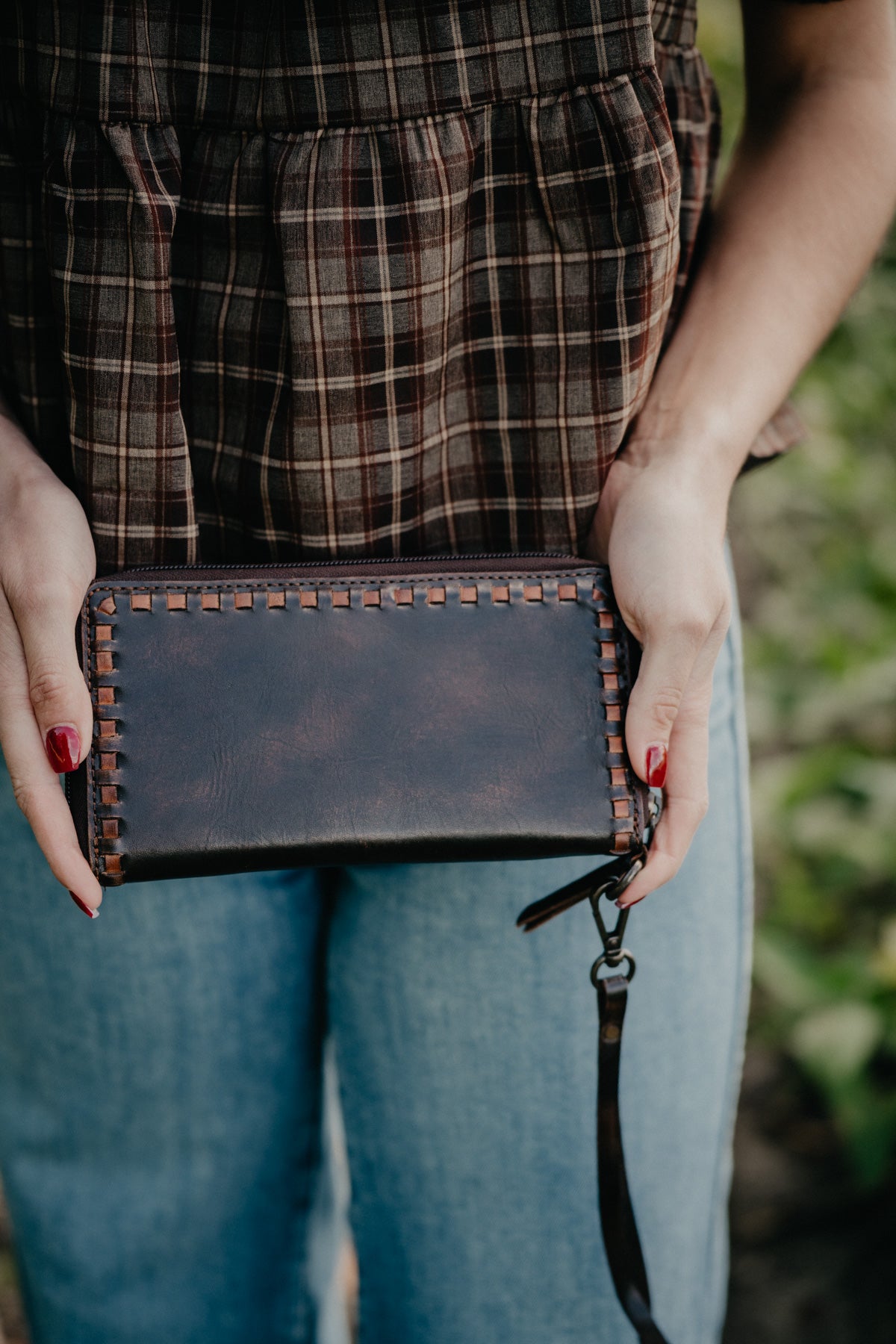 'Bandera' Chocolate Berkley Bifold Wristlet - STS34016