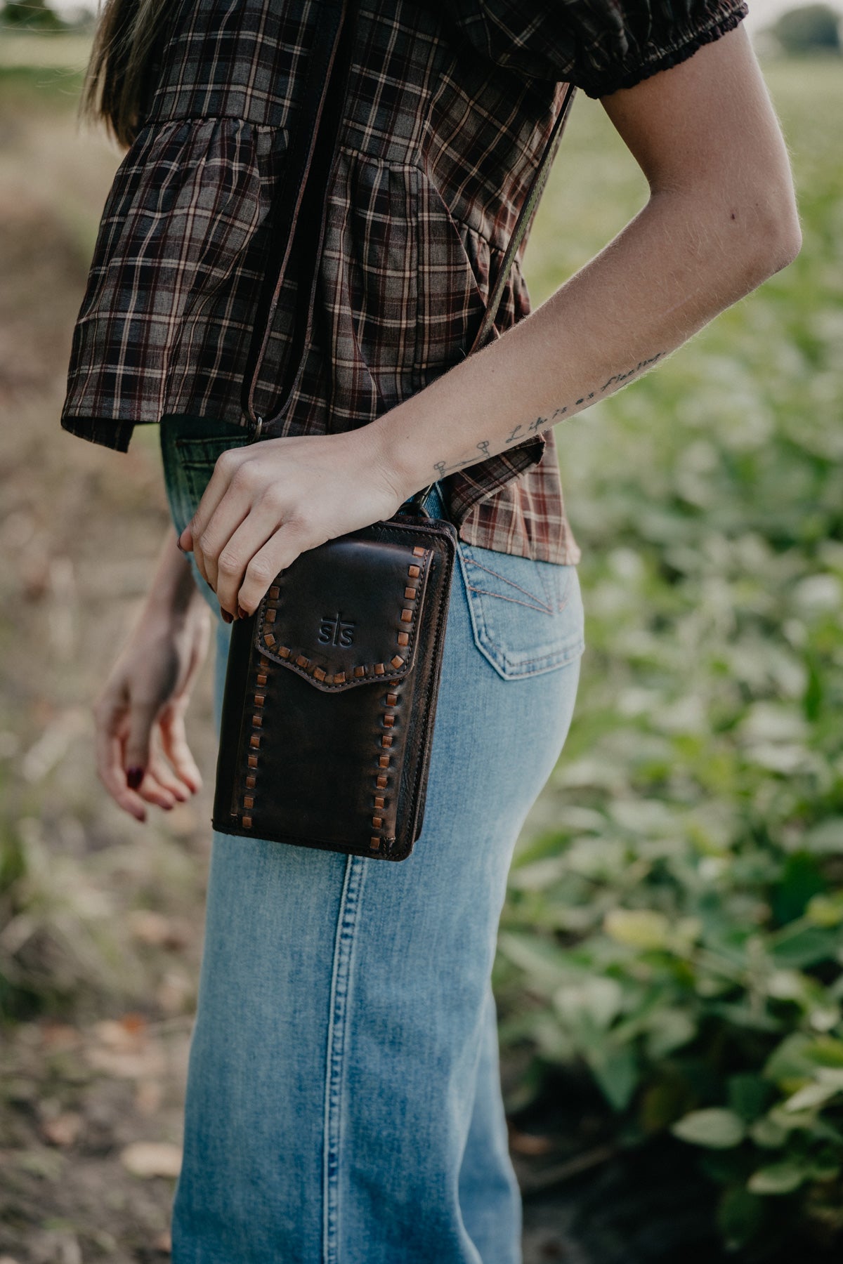'Bandera' Chocolate Quickdraw Crossbody Wallet