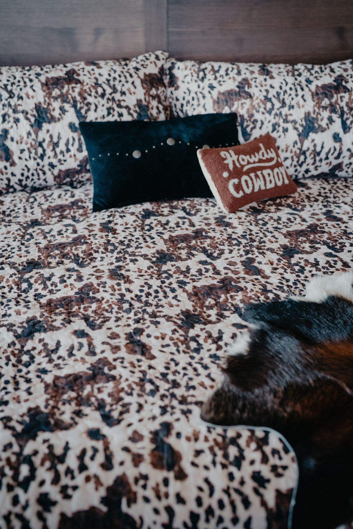 Bella Brown & White Hide Print Quilt Set by Ida Mae (Queen, King)