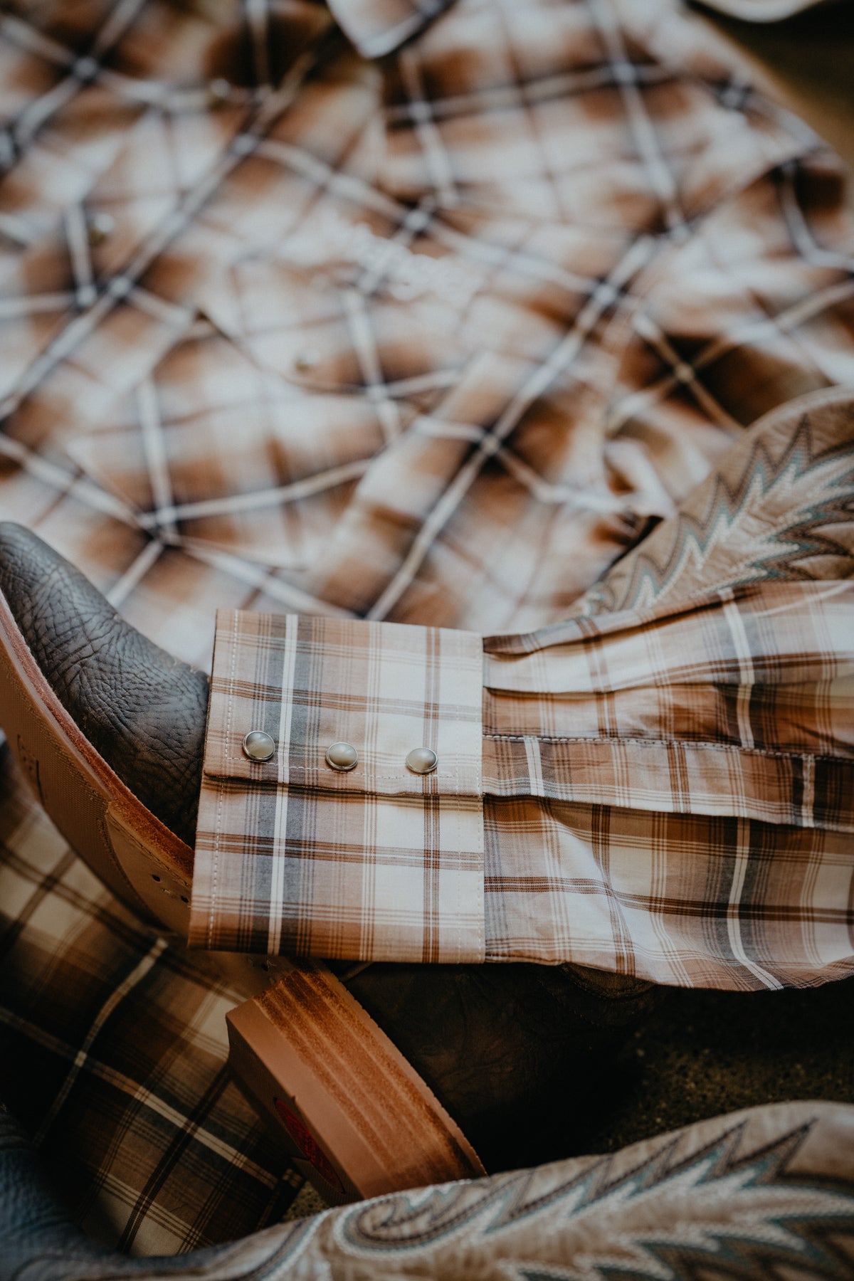 'Sand Stone' Men's Light Brown Plaid Long Sleeve Pearl Snap by Wrangler (S-XXL)