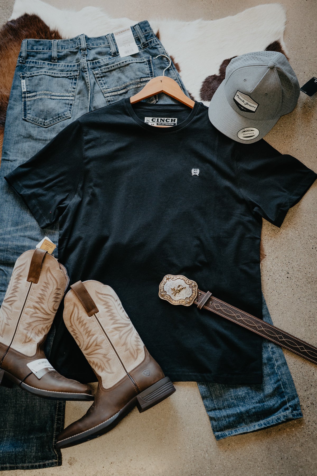 CINCH Black Chest Embroidered Logo Basic T-shirt
