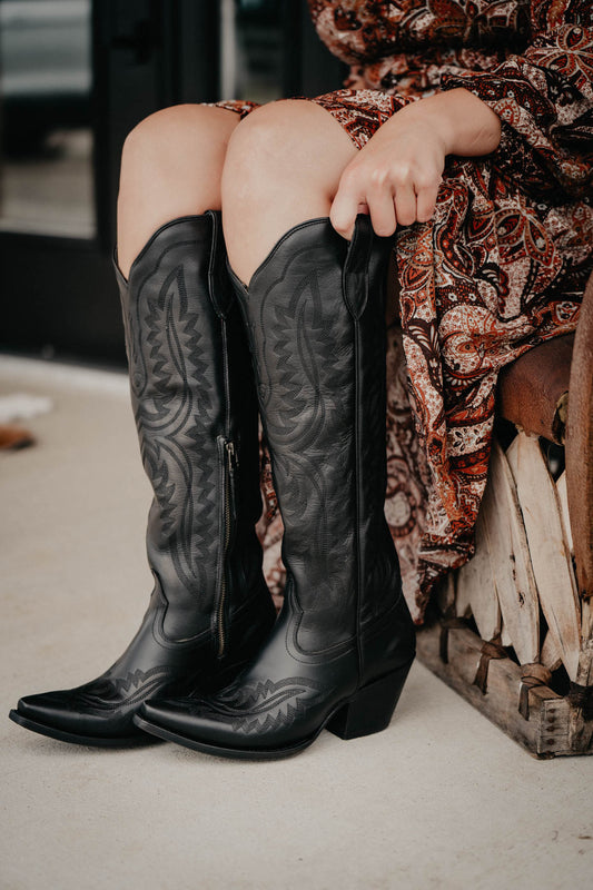 'Obsidian' All Black Casanova (Size 8 only)