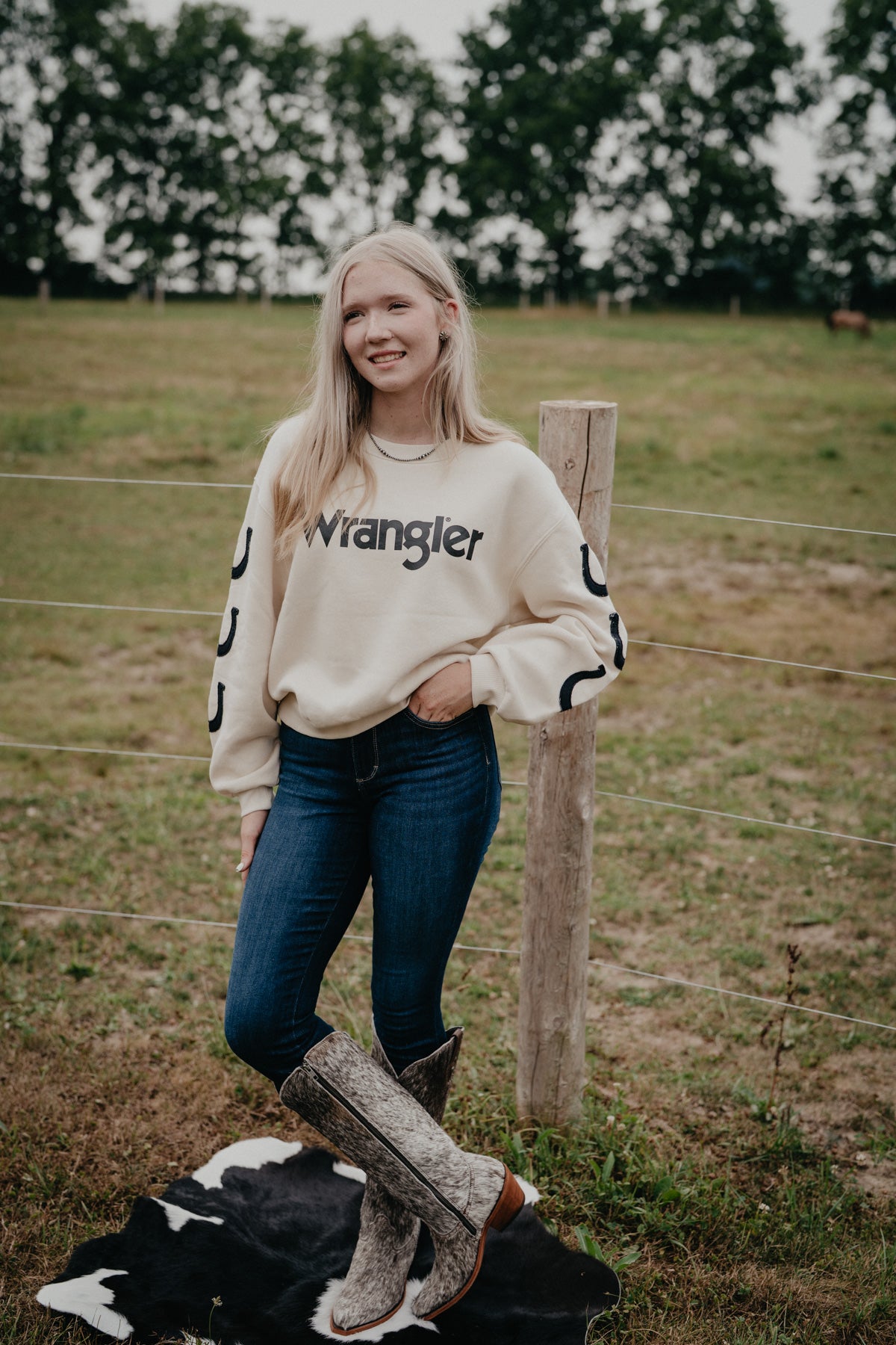 'Horseshoe Honey' Women's Wrangler Ivory Crewneck
