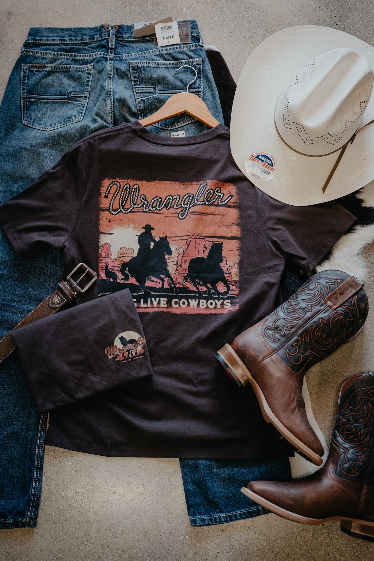 'Desert Cowboys' Men's Brown Wrangler Long Live Cowboys T-Shirt (S-XXL)