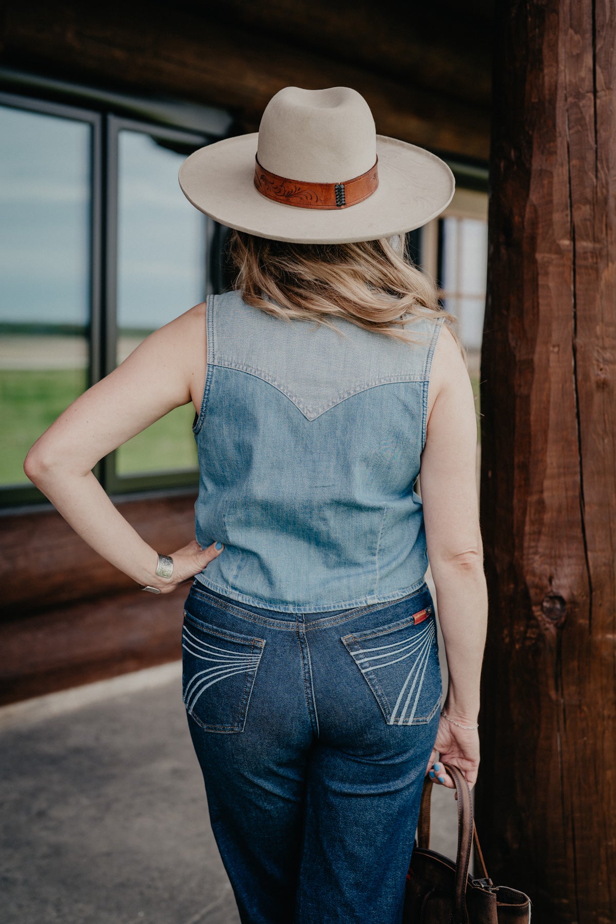 'Demi' Wrangler Women's 2-Tone Denim Horseshoe Sleeveless Pearl Snap (XS-XXL)