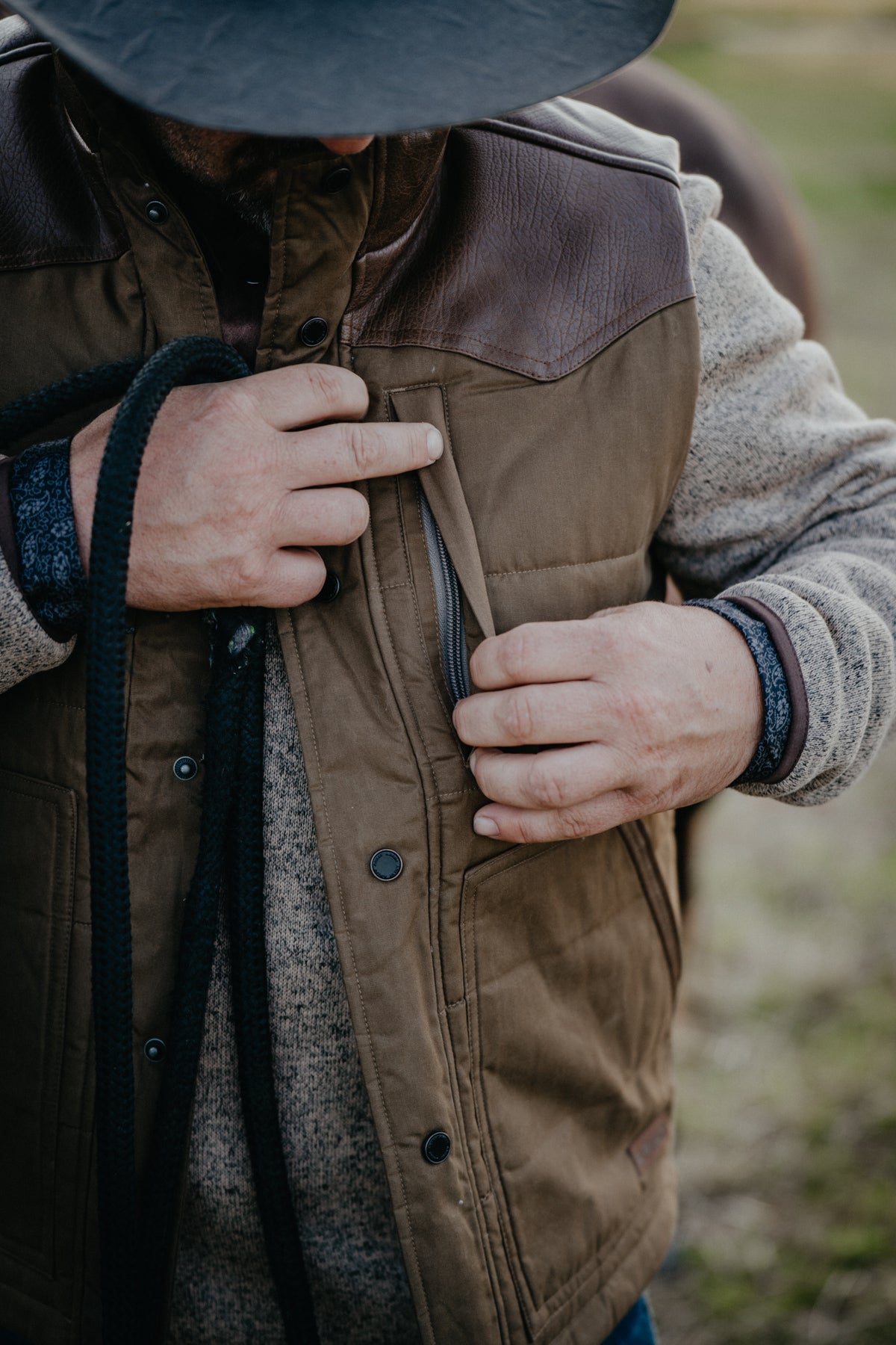 'Lloyd' Ariat Men's Quilted Vest Khaki (S-XXL)