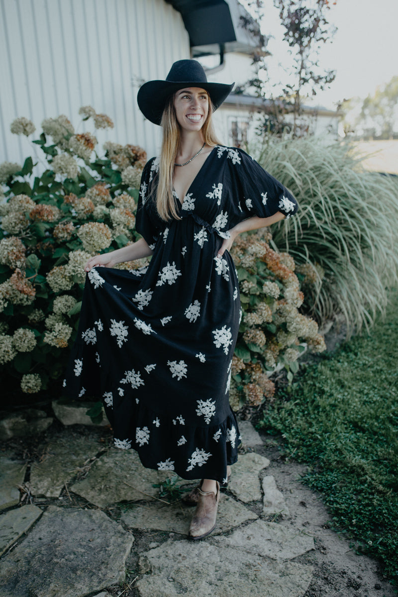 'Bianca' Vintage Floral Embroidered Maxi Dress (S-L/ Two Colours)