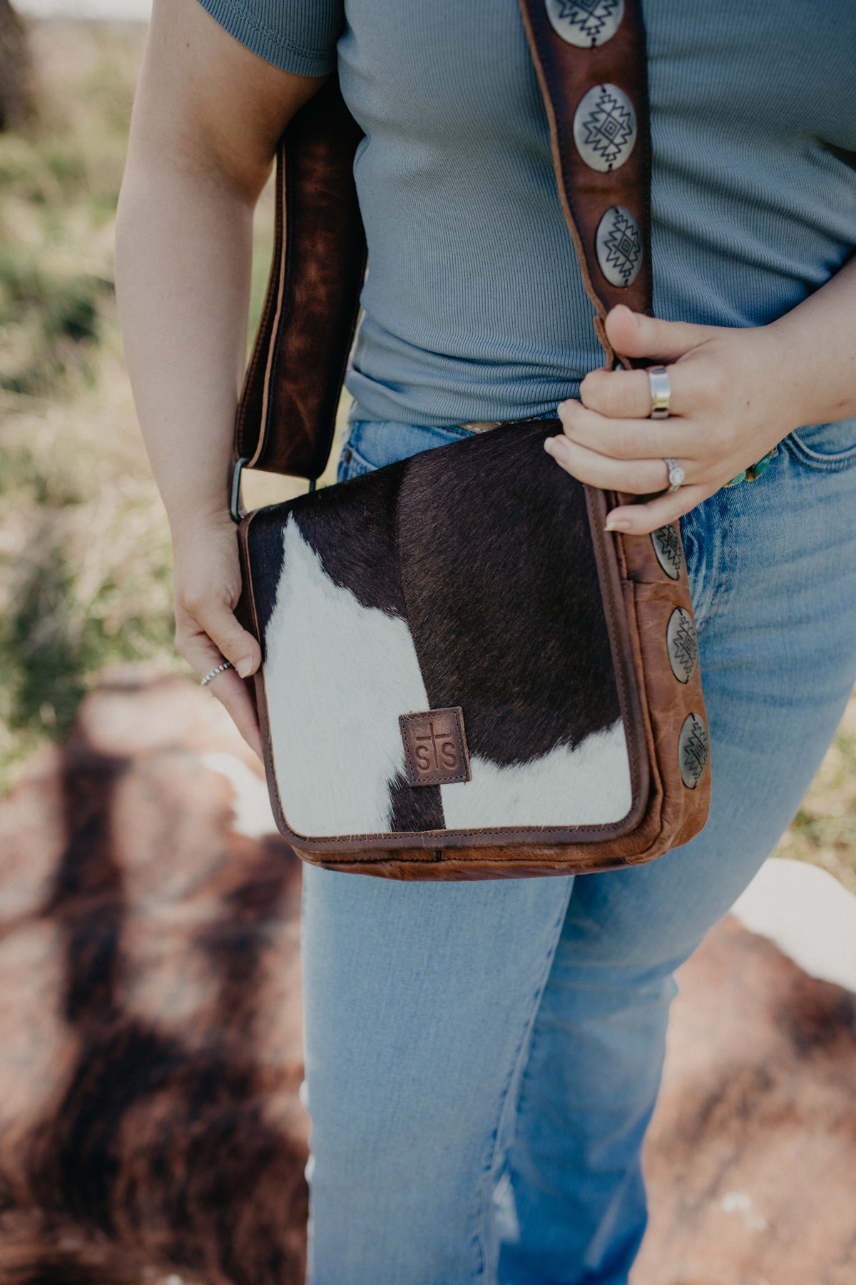 Vaquero Concho Della Crossbody Cowhide STS33895