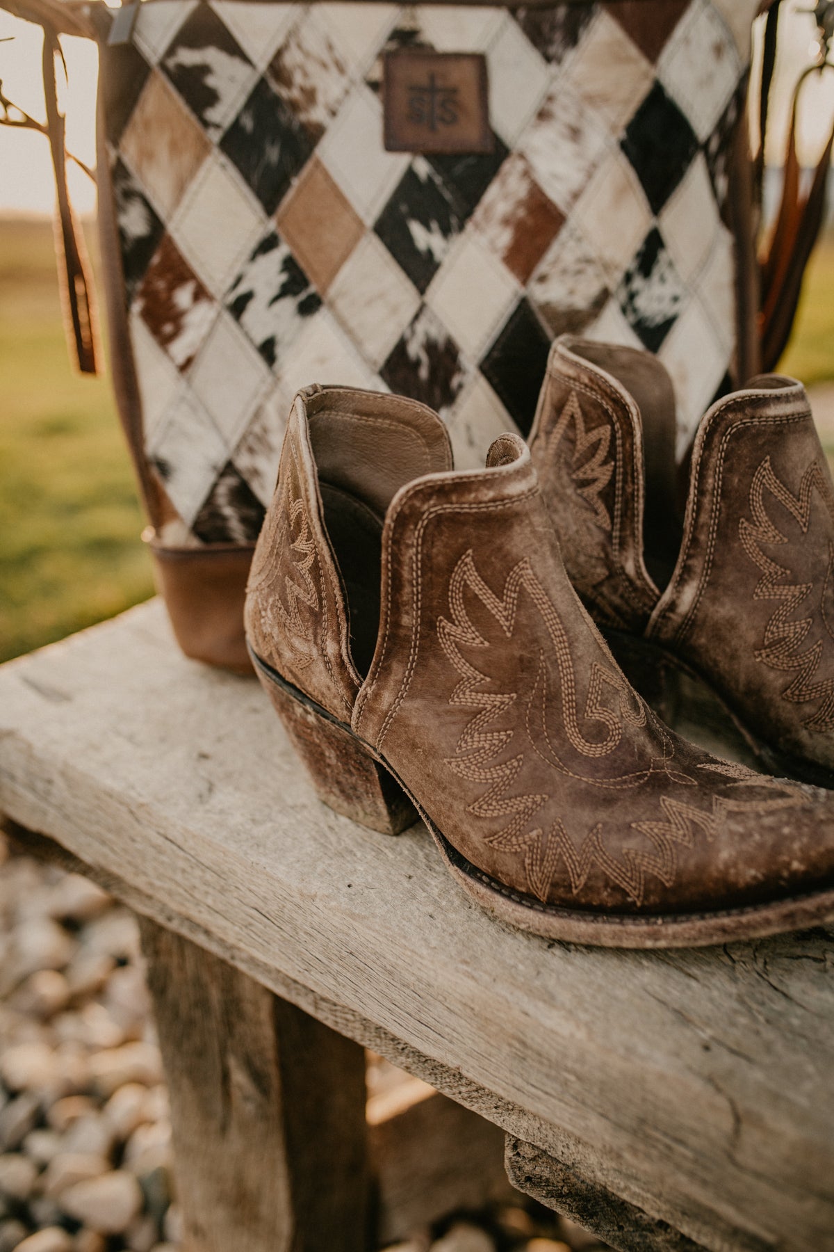Ariat Dixon Ankle Bootie -Naturally Distressed Brown