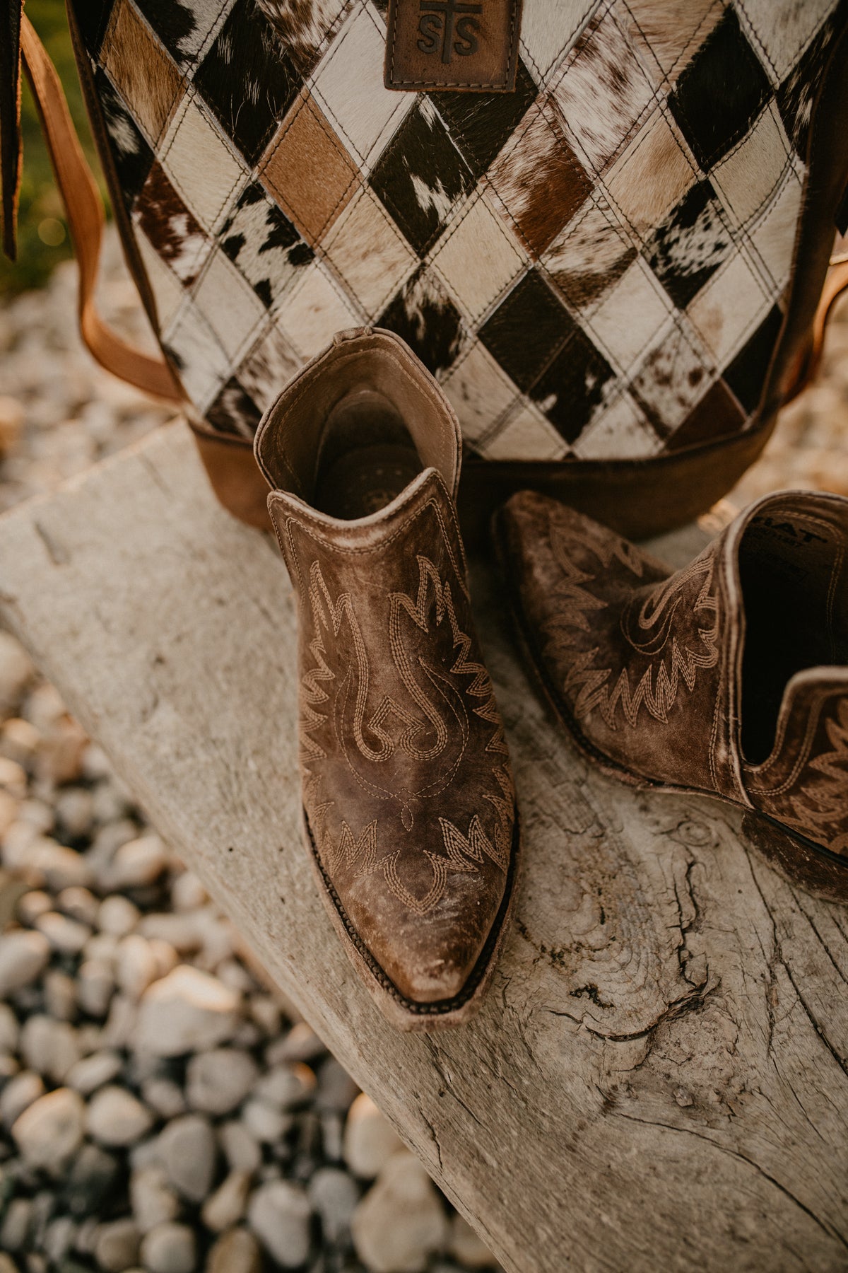 Ariat Dixon Ankle Bootie -Naturally Distressed Brown