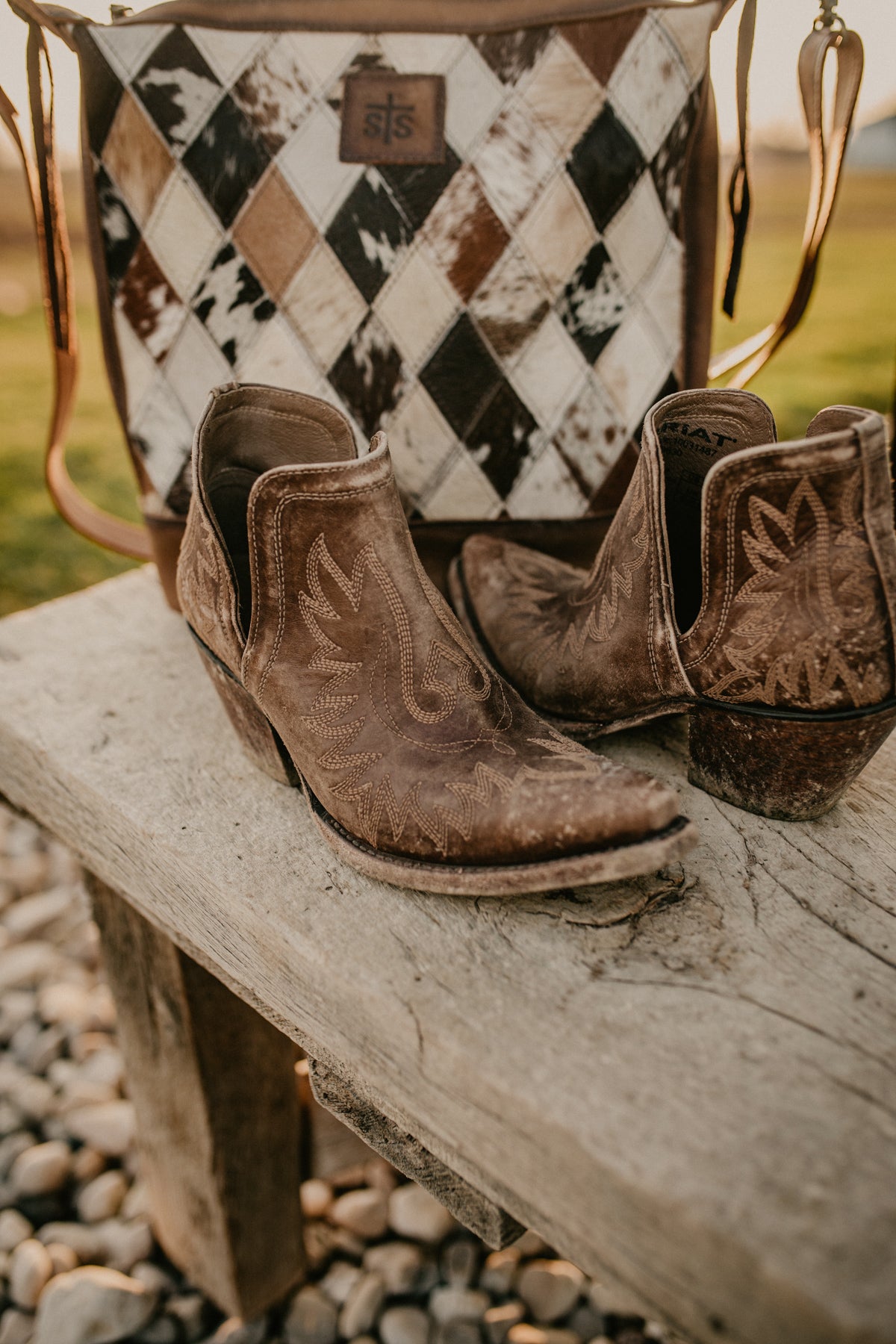 Ariat Dixon Ankle Bootie -Naturally Distressed Brown